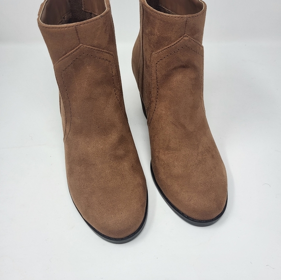 Call it Spring Faux Suede Tan Ankle Booties Boots Tan Size 7.5 Back Zipper - Picture 5 of 11